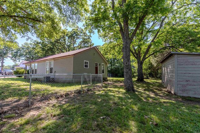 103 E Rock Street, Morrilton, AR 72110