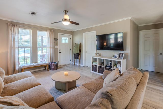 103 E Rock Street, Morrilton, AR 72110