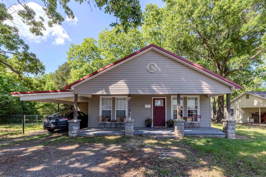 103 E Rock Street, Morrilton, AR 72110