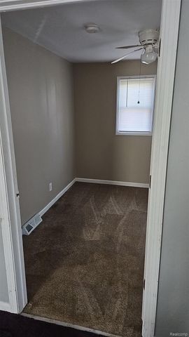 38 E SHEFFIELD Avenue, Pontiac, MI 48340