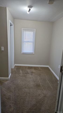 38 E SHEFFIELD Avenue, Pontiac, MI 48340