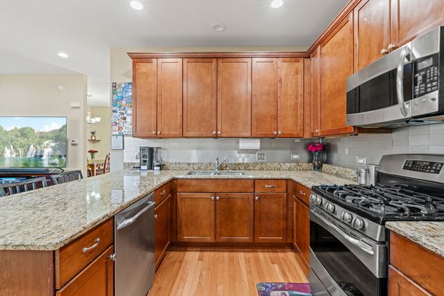 2127 Apple Hill Lane, Buffalo Grove, IL 60089