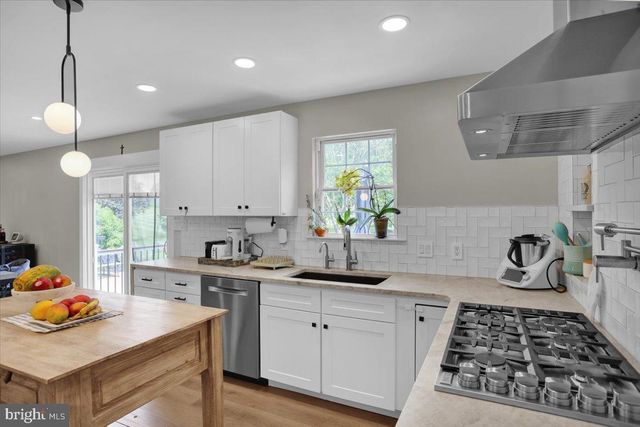 116 INDIAN RUN DR, Douglassville, PA 19518