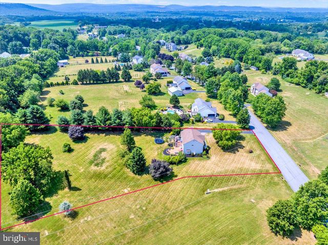 116 INDIAN RUN DR, Douglassville, PA 19518