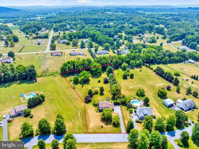 116 INDIAN RUN DR, Douglassville, PA 19518