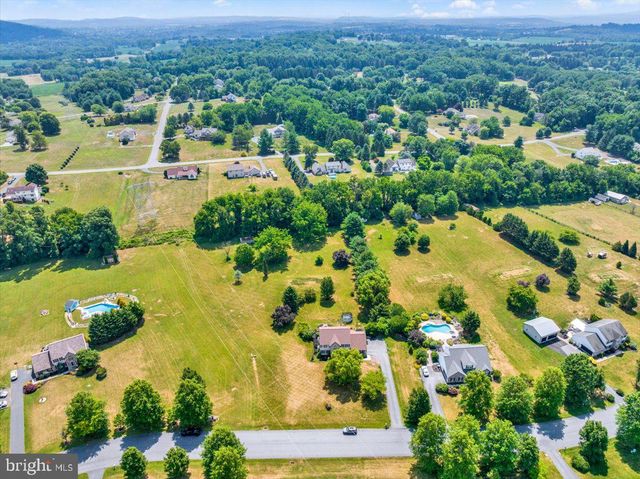 116 INDIAN RUN DR, Douglassville, PA 19518