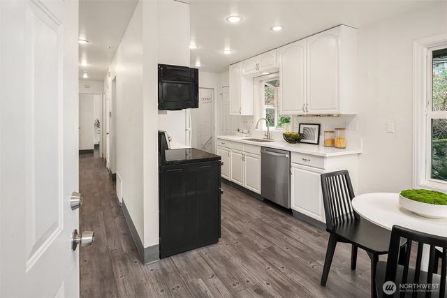 9009 Canyon Drive, Kent, WA 98030