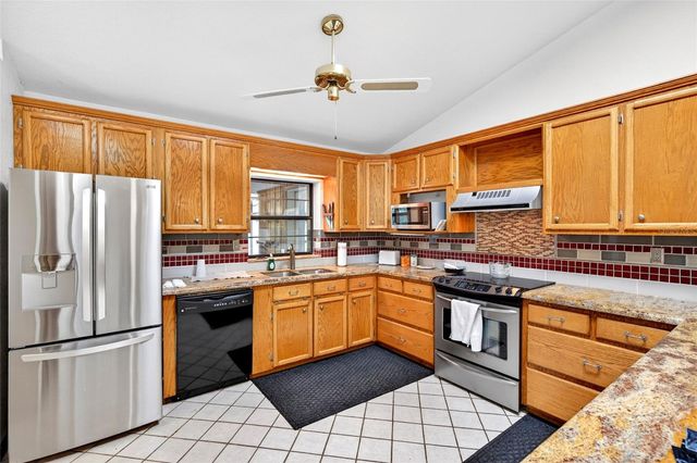 16555 N HIGHWAY 329, Reddick, FL 32686
