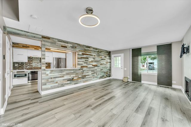 436 Yorktown Court 436, Aurora, IL 60504