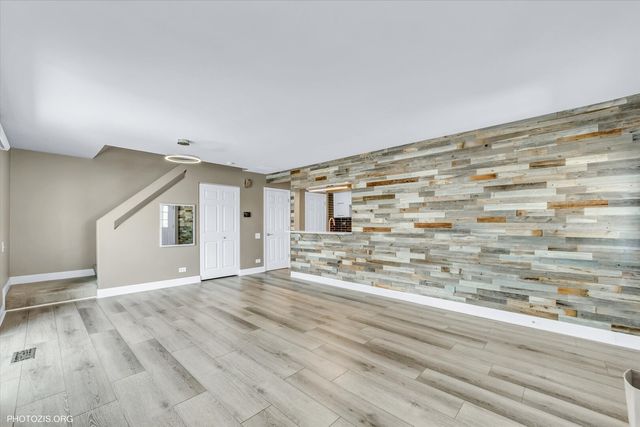 436 Yorktown Court 436, Aurora, IL 60504