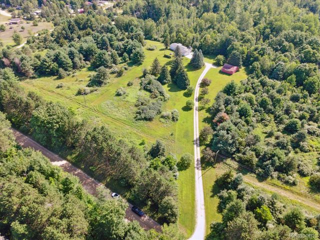 18678 10th Avenue, Barryton Village, MI 49305