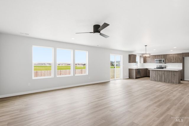 1070 Woods Bog Ave, Middleton, ID 83644