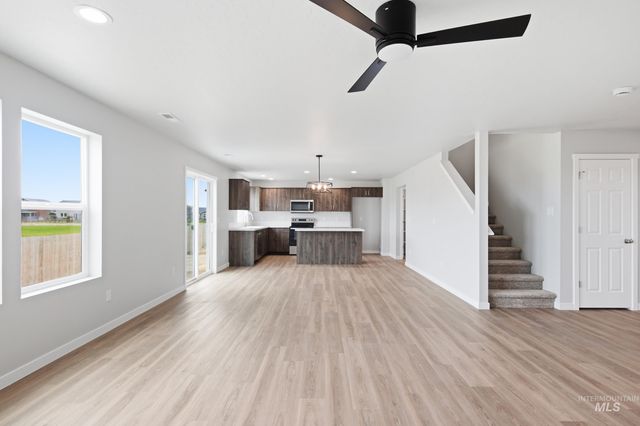 1070 Woods Bog Ave, Middleton, ID 83644