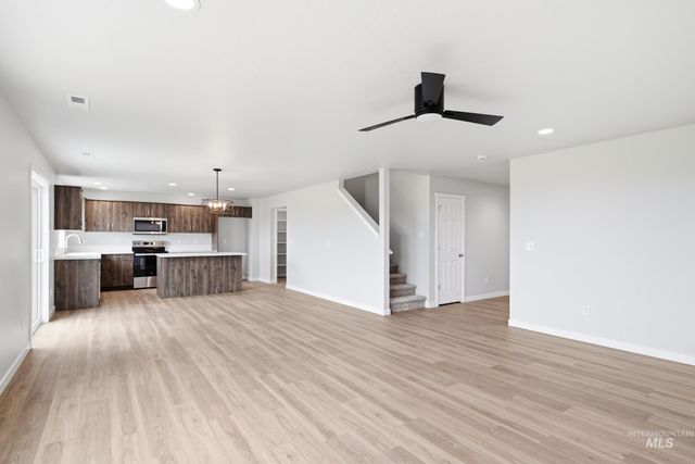 1070 Woods Bog Ave, Middleton, ID 83644