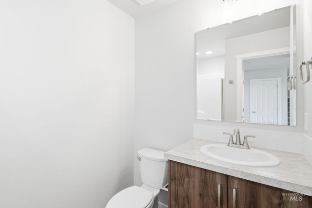 1070 Woods Bog Ave, Middleton, ID 83644