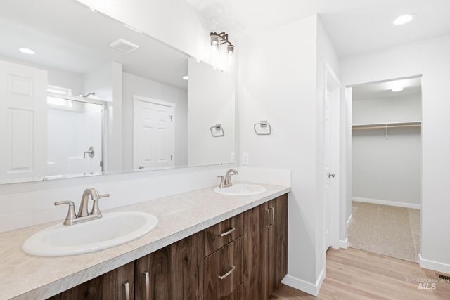 1070 Woods Bog Ave, Middleton, ID 83644