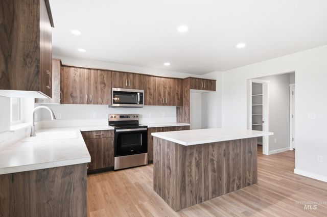 1070 Woods Bog Ave, Middleton, ID 83644