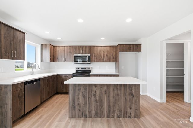 1070 Woods Bog Ave, Middleton, ID 83644