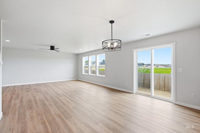 1070 Woods Bog Ave, Middleton, ID 83644