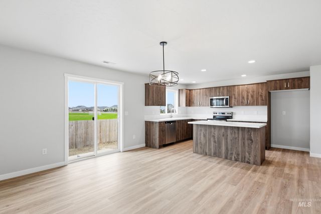 1070 Woods Bog Ave, Middleton, ID 83644