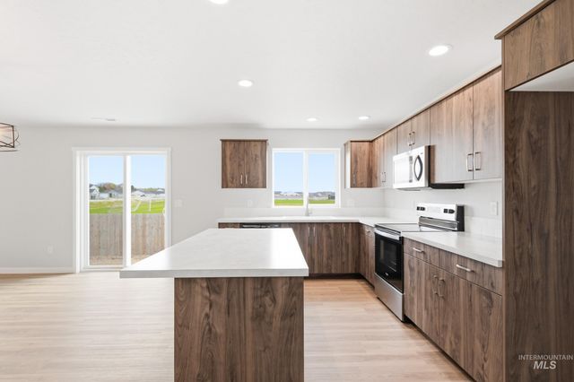 1070 Woods Bog Ave, Middleton, ID 83644