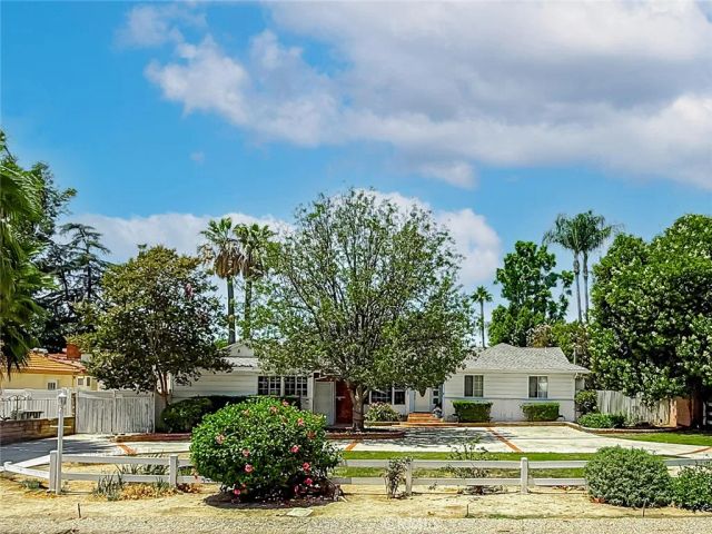 8809 Oak Park Avenue, Sherwood Forest, CA 91325