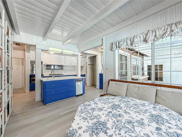 8809 Oak Park Avenue, Sherwood Forest, CA 91325