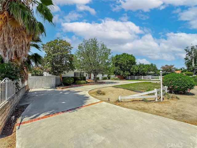 8809 Oak Park Avenue, Sherwood Forest, CA 91325