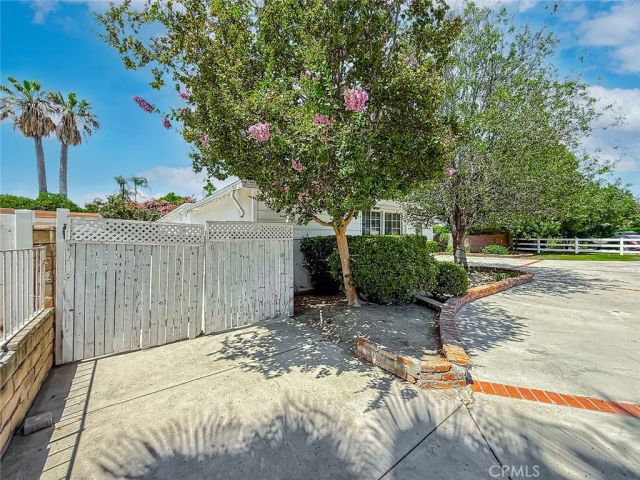 8809 Oak Park Avenue, Sherwood Forest, CA 91325