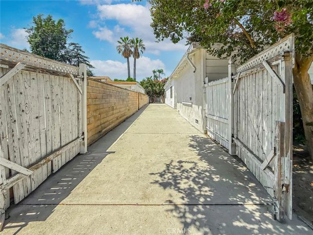 8809 Oak Park Avenue, Sherwood Forest, CA 91325