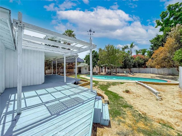 8809 Oak Park Avenue, Sherwood Forest, CA 91325