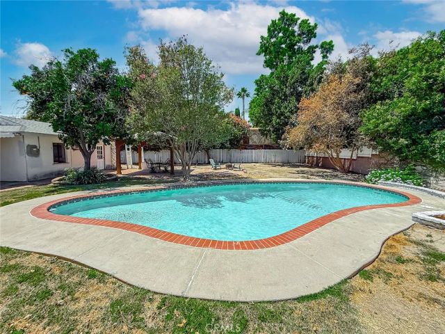 8809 Oak Park Avenue, Sherwood Forest, CA 91325
