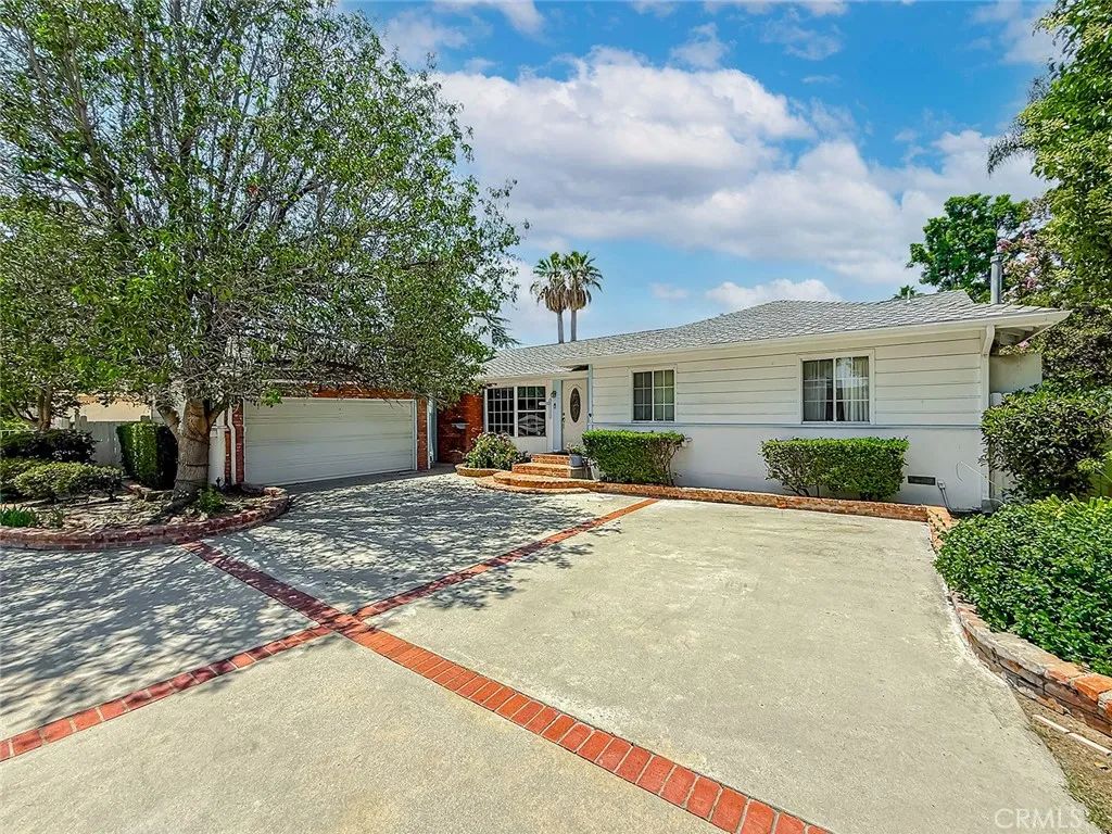 8809 Oak Park Avenue, Sherwood Forest, CA 91325