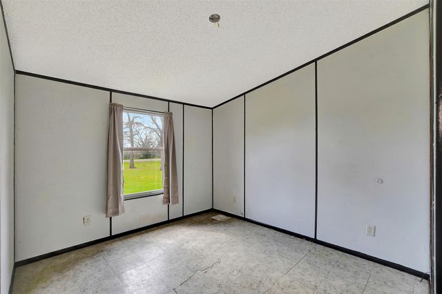 3385 Fm 1452 E, Madisonville, TX 77864