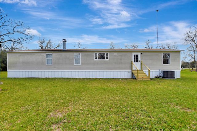 3385 Fm 1452 E, Madisonville, TX 77864