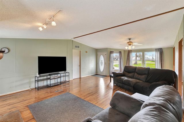 3385 Fm 1452 E, Madisonville, TX 77864