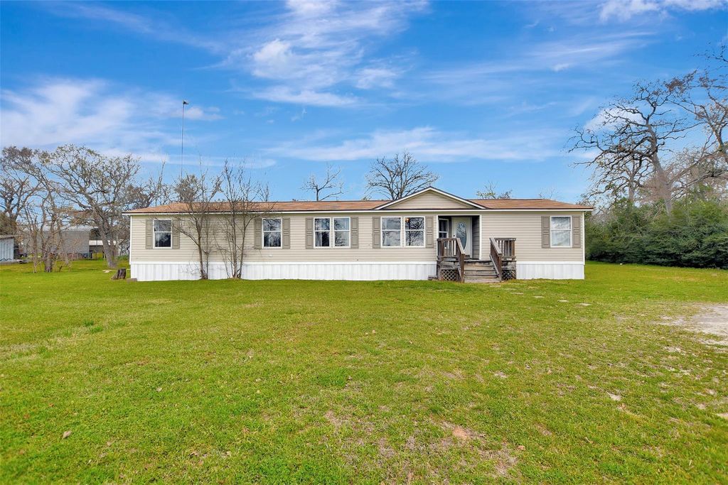 3385 Fm 1452 E, Madisonville, TX 77864