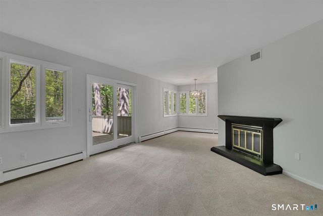 8 Lyle Court G, Farmington, CT 06032