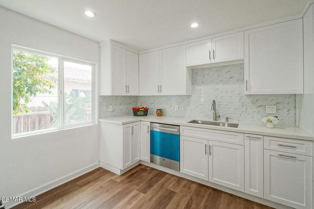 1520 W 107th Street, Los Angeles, CA 90047