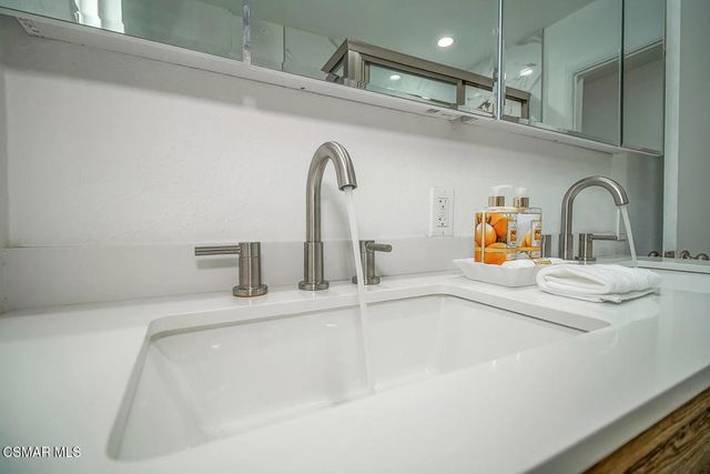 1520 W 107th Street, Los Angeles, CA 90047