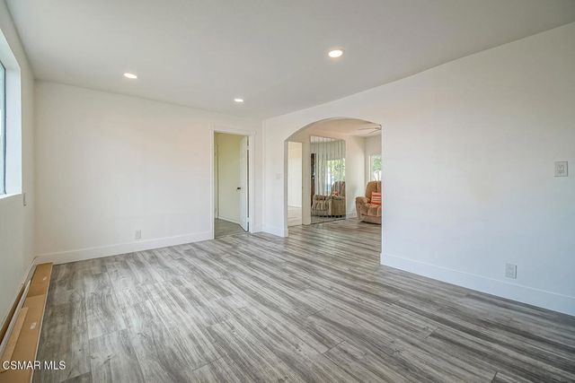 1520 W 107th Street, Los Angeles, CA 90047