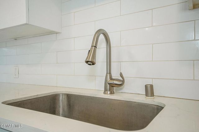 1520 W 107th Street, Los Angeles, CA 90047