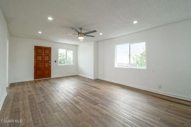 1520 W 107th Street, Los Angeles, CA 90047