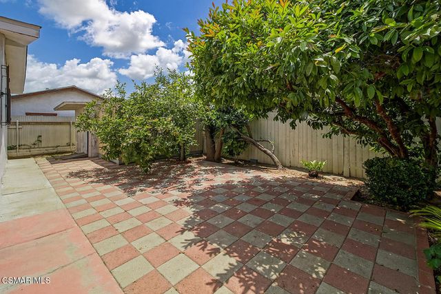 1520 W 107th Street, Los Angeles, CA 90047