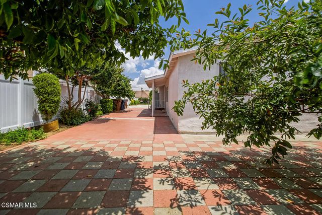 1520 W 107th Street, Los Angeles, CA 90047