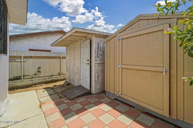 1520 W 107th Street, Los Angeles, CA 90047