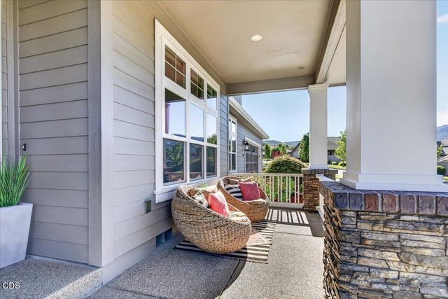 4048 Fieldbrook Avenue, Medford, OR 97504
