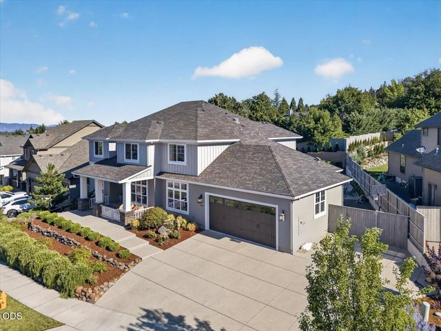 4048 Fieldbrook Avenue, Medford, OR 97504