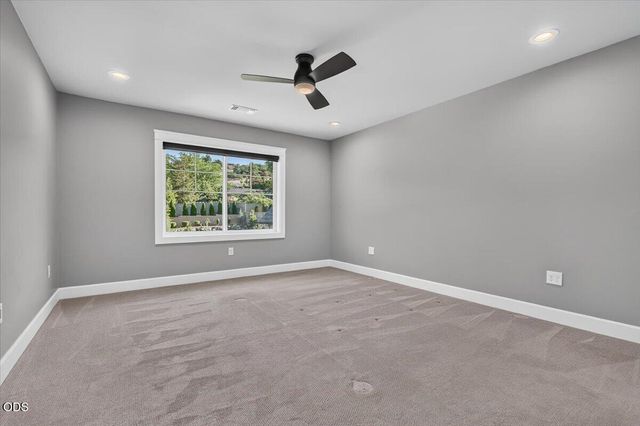 4048 Fieldbrook Avenue, Medford, OR 97504