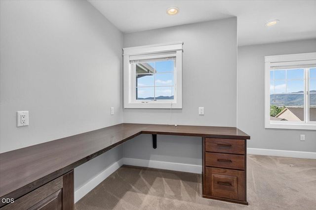 4048 Fieldbrook Avenue, Medford, OR 97504